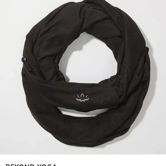 New Beyond Yoga Black Scarf Infinity Scarf With Pocket - Picture 1 of 10